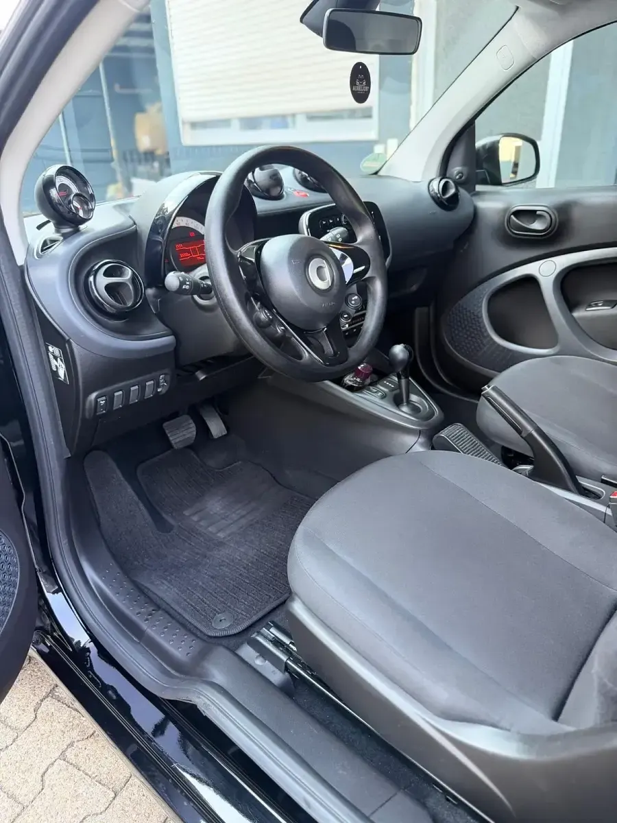 Gebraucht Smart ForTwo Coupé 60 kW (82 PS) 2023 Schwarz Coupé