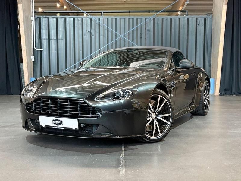 Grau Gebraucht 2013 Aston Martin V8 Vantage Cabrio | 69.900 € (Fairer Preis) - Bild 1/4