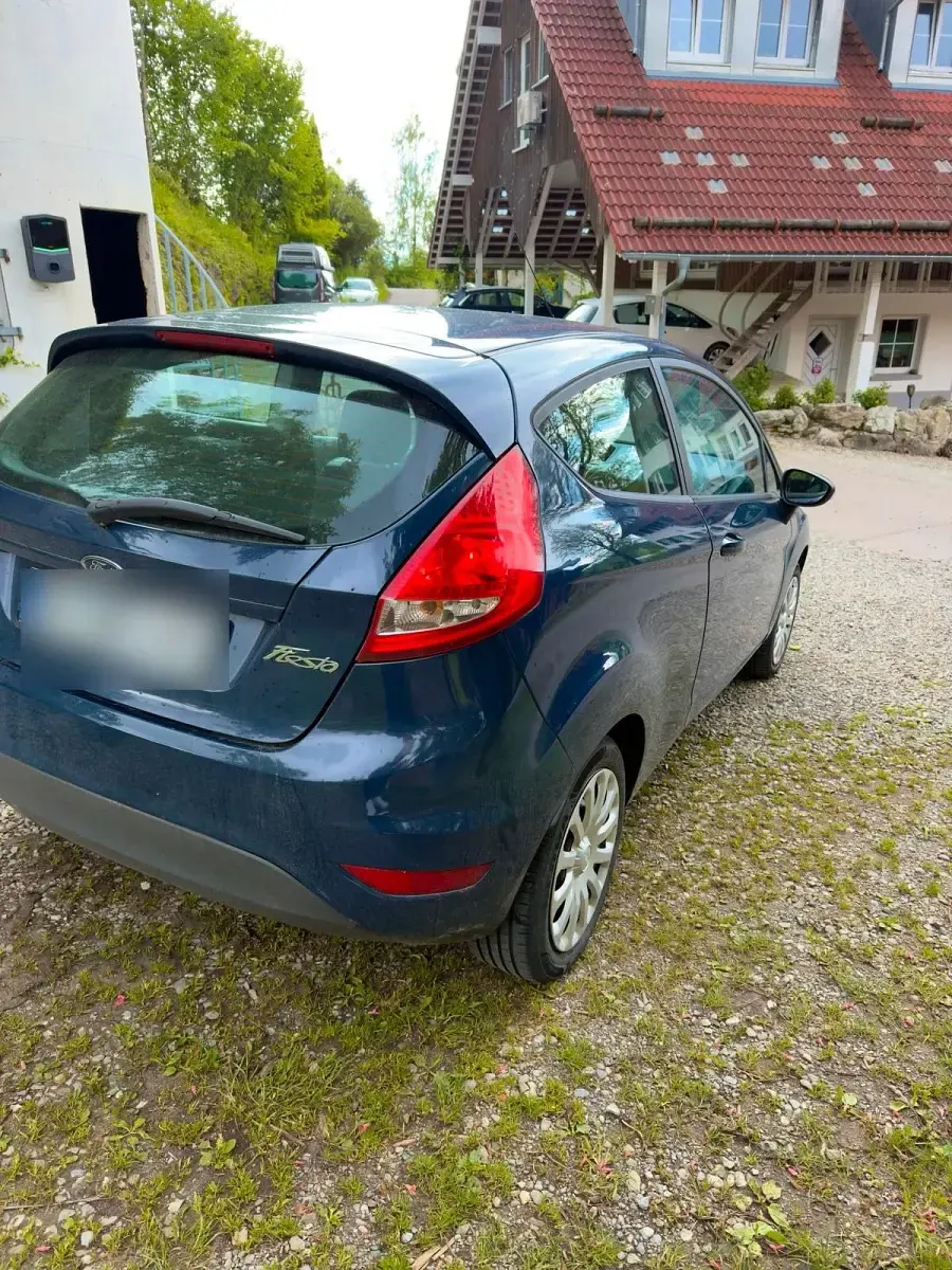 Gebraucht Ford Fiesta 60 PS (44 kW) 2010 Blau Kleinwagen