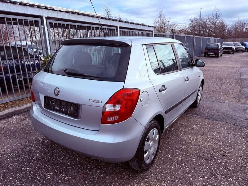 Gebraucht Skoda Fabia Classic 60 PS (44 kW) 2009 Silber Limousine