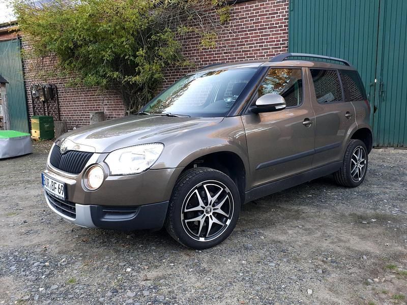 Braun Gebraucht 2010 Skoda Yeti SUV | 5.900 € (Guter Preis) - Bild 1/4
