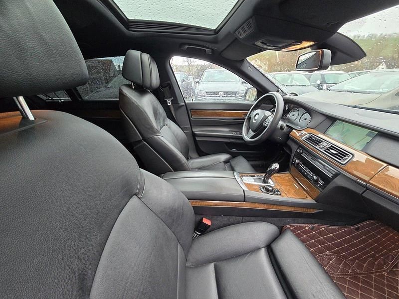 Gebraucht BMW 740 Shadowline 306 PS (225 kW) 2011 Schwarz Limousine