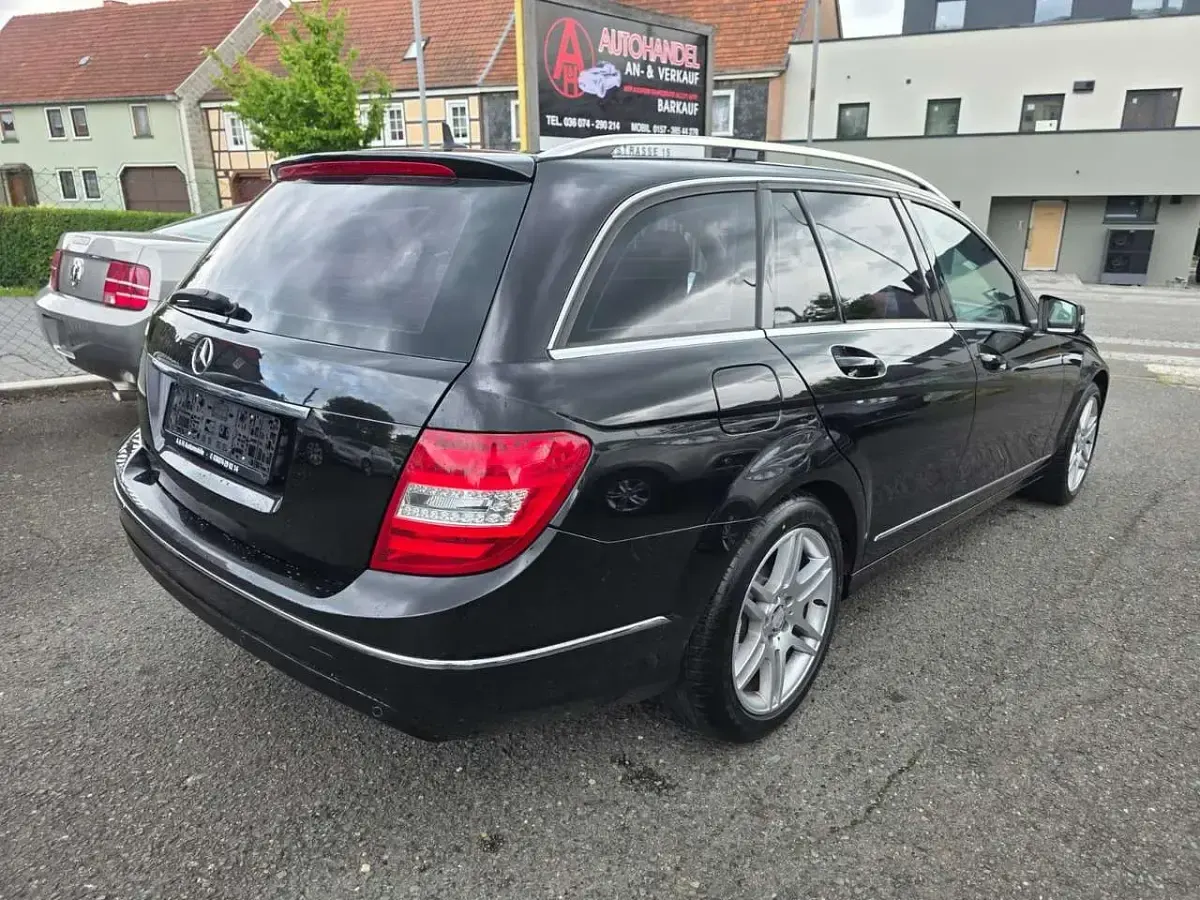 Gebraucht Mercedes C180 156 PS (114 kW) 2012 Schwarz Kombi
