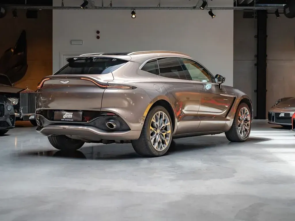 Gebraucht Aston Martin DBX 551 PS (405 kW) 2021 Grau SUV