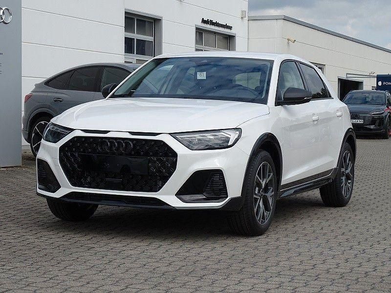Weiß Neu 2025 Audi A1 Comfort Kleinwagen | 31.449 € (Etwas zu teuer) - Bild 1/4