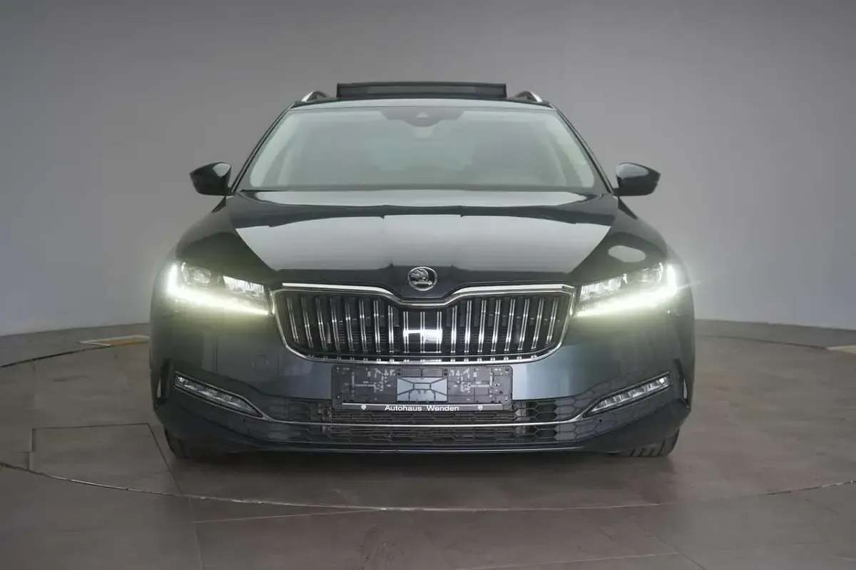Gebraucht Skoda Superb Premium Edition 200 PS (147 kW) 2021 Quartz grey Kombi
