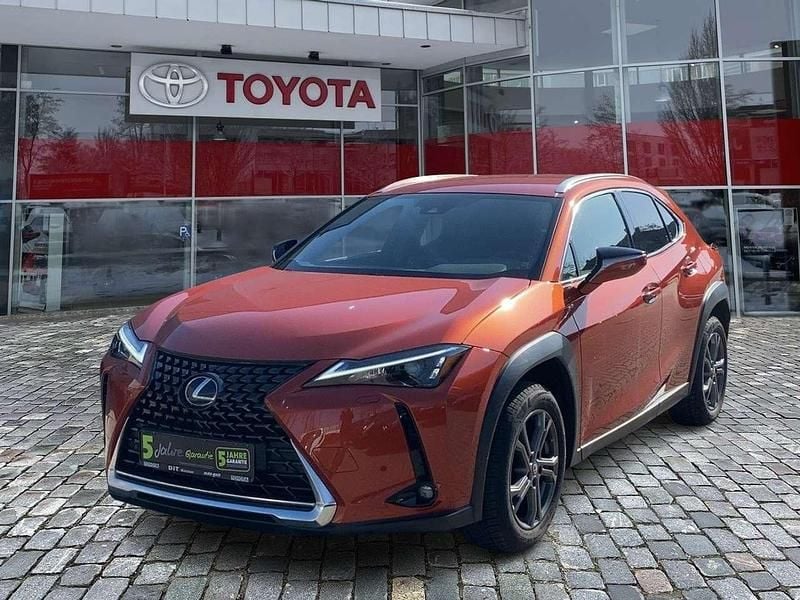 Gebraucht Lexus UX 250h 184 PS (135 kW) 2022 Blazing carnelian SUV