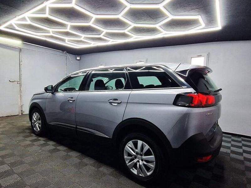 Usado VW Multivan 96 HP (70 kW) 2021 Preto Monovolume