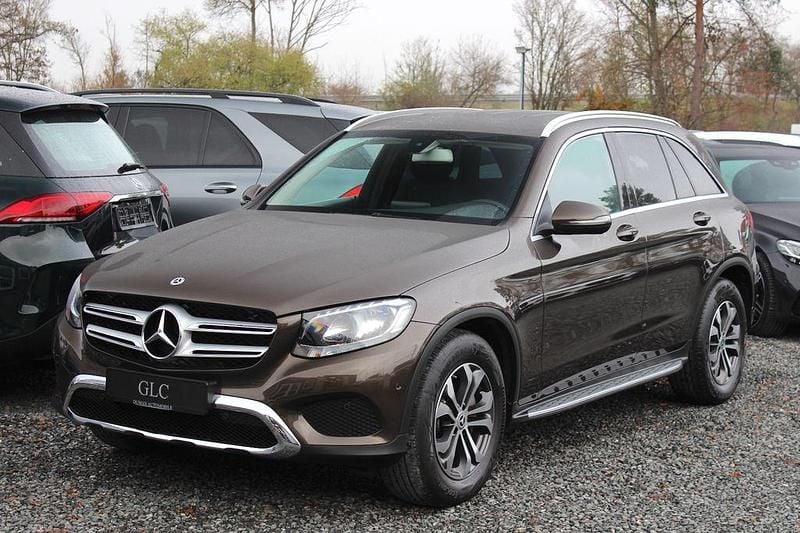 Braun Gebraucht 2017 Mercedes GLC220 SUV | 19.900 € (Guter Preis) - Bild 1/4