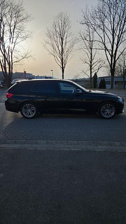 Gebraucht BMW 320 Advantage 184 PS (135 kW) 2017 Schwarz Kombi