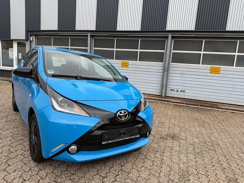 Blau Gebraucht 2016 Toyota Aygo Kleinwagen | 6.900 € (Fairer Preis) - Bild 1/4