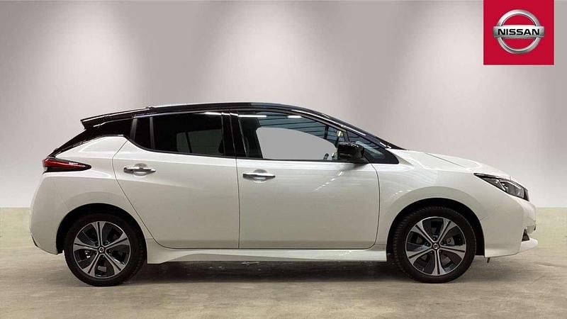 Gebraucht Nissan Leaf Tekna 110 kW (150 PS) 2021 Pearl whiteblack m weiß Kleinwagen