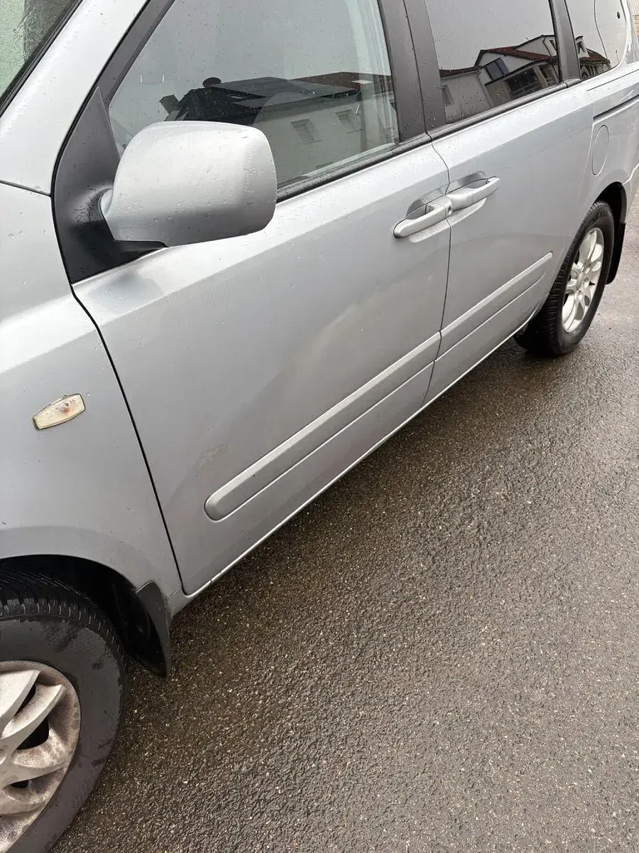 Gebraucht Kia Carnival LX 185 PS (136 kW) 2009 Silber Van / Kleinbus