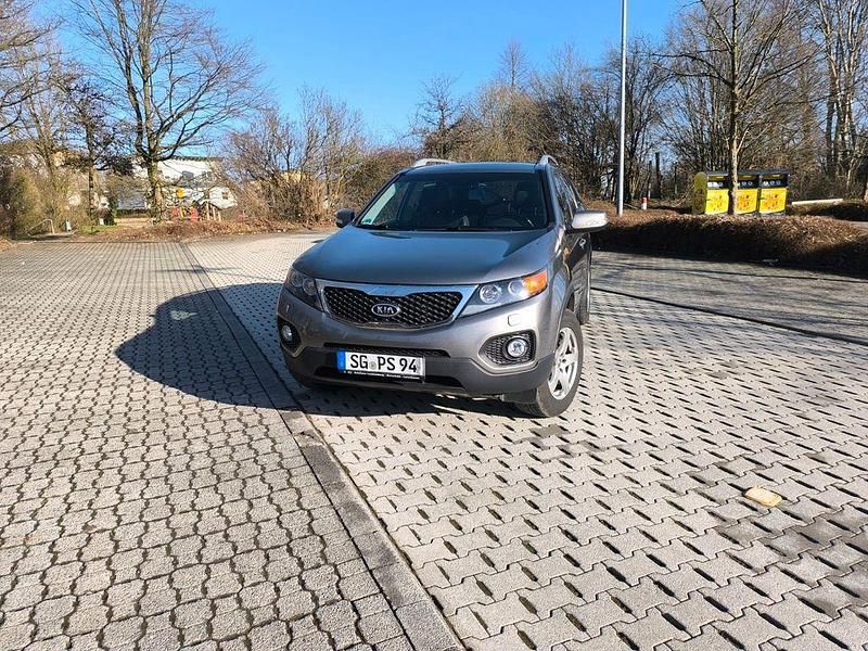 Grau Gebraucht 2012 Kia Sorento Spirit SUV | 10.200 € (Fairer Preis) - Bild 1/4