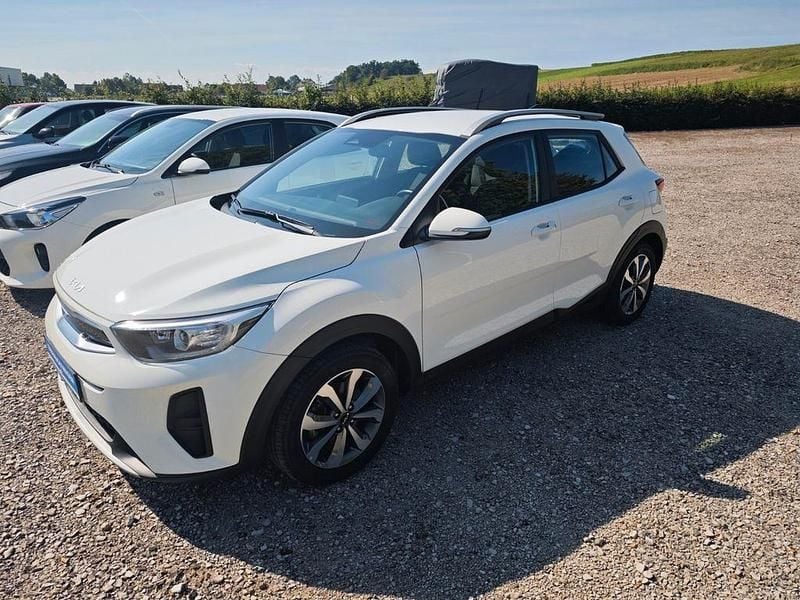 Weiß Gebraucht 2022 Kia Stonic Vision SUV | 14.999 € (Superpreis) - Bild 1/4