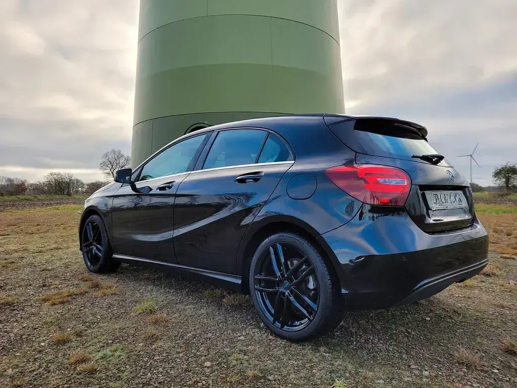 Gebraucht Mercedes A180 Style 122 PS (89 kW) 2015 Schwarz Kleinwagen