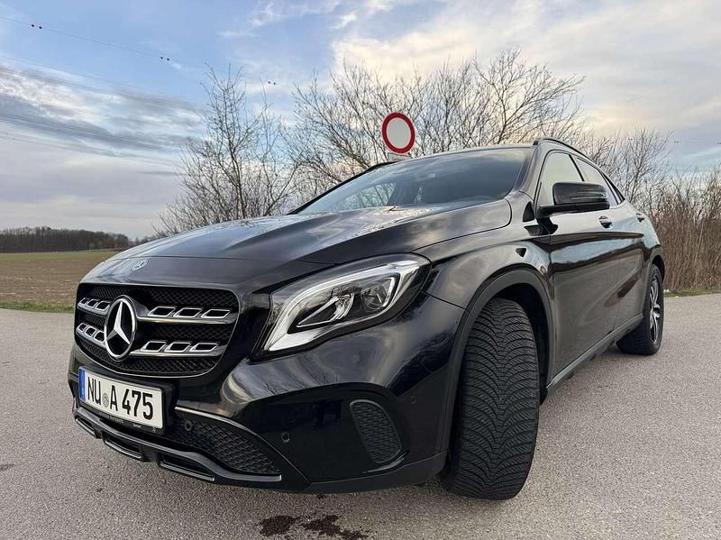 Gebraucht Mercedes GLA180 122 PS (89 kW) 2017 Schwarz SUV