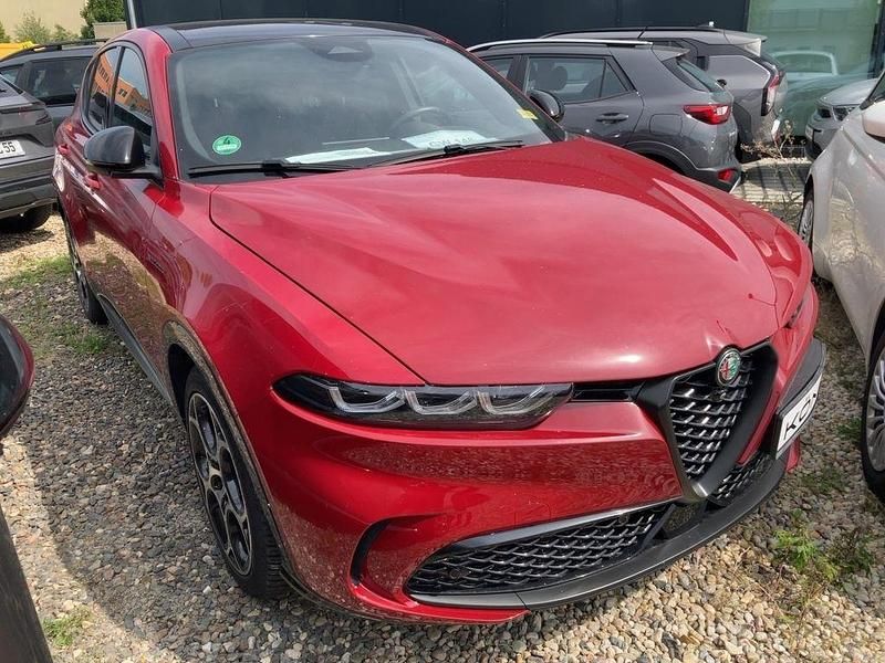 Rosso alfa, uni (1wy) Gebraucht 2023 Alfa Romeo Tonale Veloce SUV | 26.997 € (Superpreis) - Bild 1/4