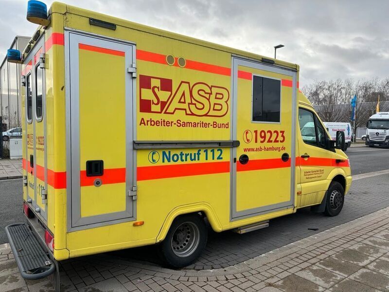 Gebraucht Mercedes Sprinter 163 PS (119 kW) 2013 Gelb Van