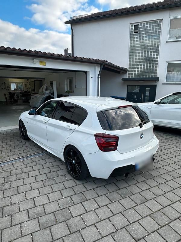 Gebraucht BMW 116 Advantage 136 PS (100 kW) 2015 Weiß Kleinwagen