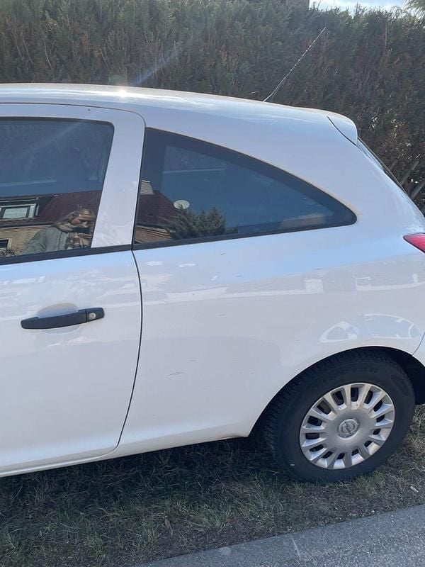 Gebraucht Opel Corsa Selection 69 PS (50 kW) 2012 Weiß Kleinwagen