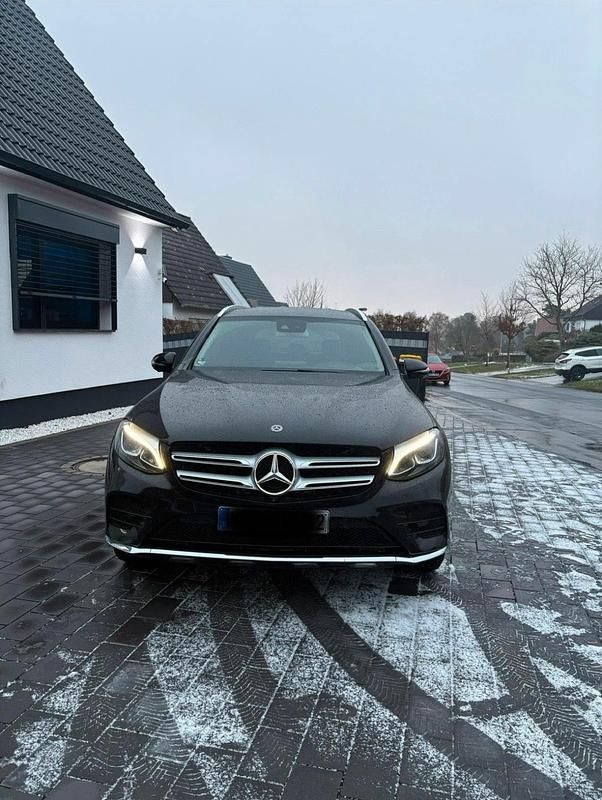 Schwarz Gebraucht 2019 Mercedes GLC250 AMG SUV | 24.499 € (Guter Preis) - Bild 1/4