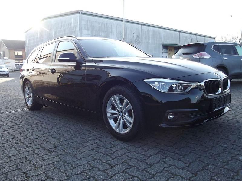 Gebraucht BMW 320 Advantage 190 PS (139 kW) 2018 Schwarz Kombi