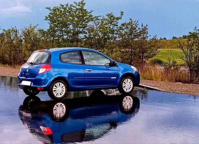 Gebraucht 2009 Renault Clio II Luxe Limousine | 2.999 € (Fairer Preis) - Bild 1/4