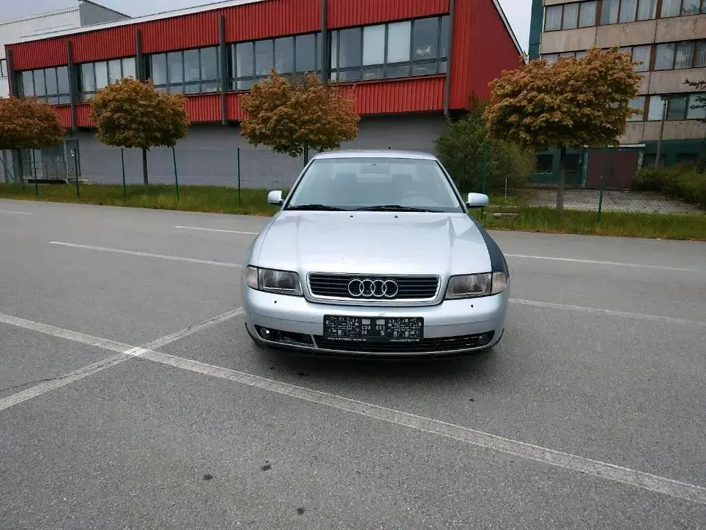 Gebraucht Audi A4 125 PS (91 kW) 1997 Silber Limousine