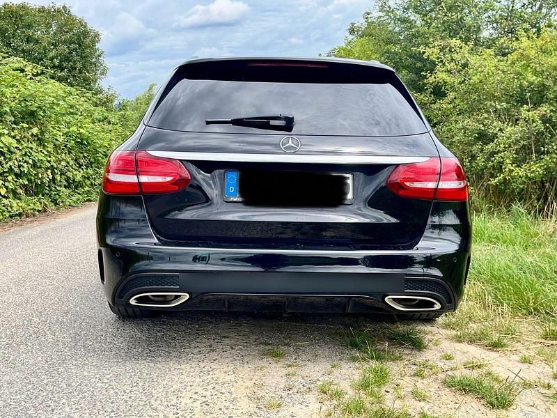 Gebraucht Mercedes 250 AMG line 211 PS (155 kW) 2018 Schwarz Kombi