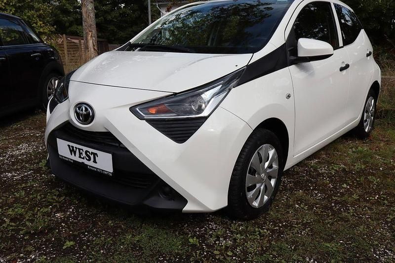 Weiß Gebraucht 2021 Toyota Aygo Kleinwagen | 9.490 € (Guter Preis) - Bild 1/3