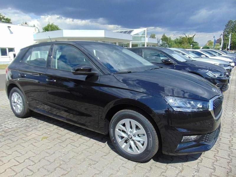 Blackmagic perleffekt Neu 2025 Skoda Fabia Selection Kleinwagen | 20.990 € (Fairer Preis) - Bild 1/4