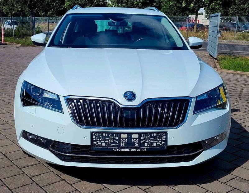 Gebraucht Skoda Superb 220 PS (161 kW) 2017 Laserweiss Kombi