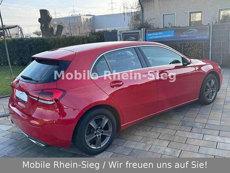 Gebraucht Mercedes A200 Progressive 163 PS (119 kW) 2018 Rot Limousine