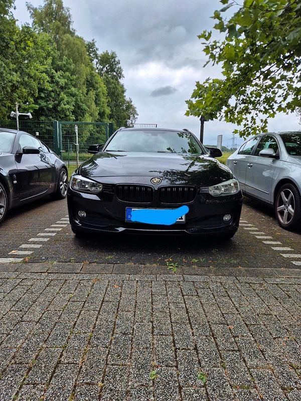 Schwarz Gebraucht 2013 BMW 318 Kombi | 7.500 € (Guter Preis) - Bild 1/4