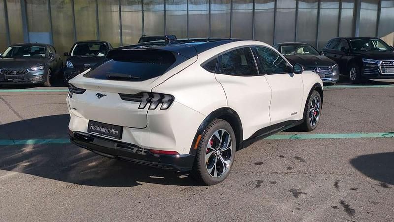 Gebraucht Ford Mustang Mach-E Extended Range 258 kW (351 PS) 2022 Weiß starweiß metallic SUV