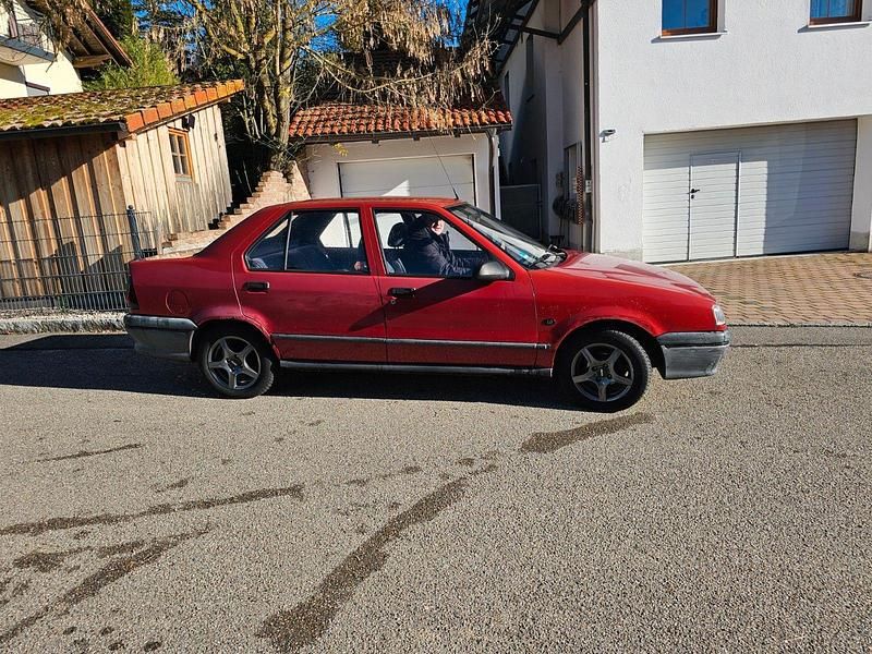Second-hand Renault 19 73 CP (53 kW) 1994 Roșu Berlinǎ