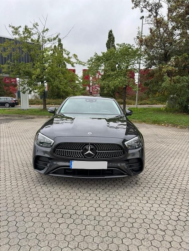 Andere farben Gebraucht 2020 Mercedes E220 AMG line Limousine | 38.499 € (Etwas zu teuer) - Bild 1/4