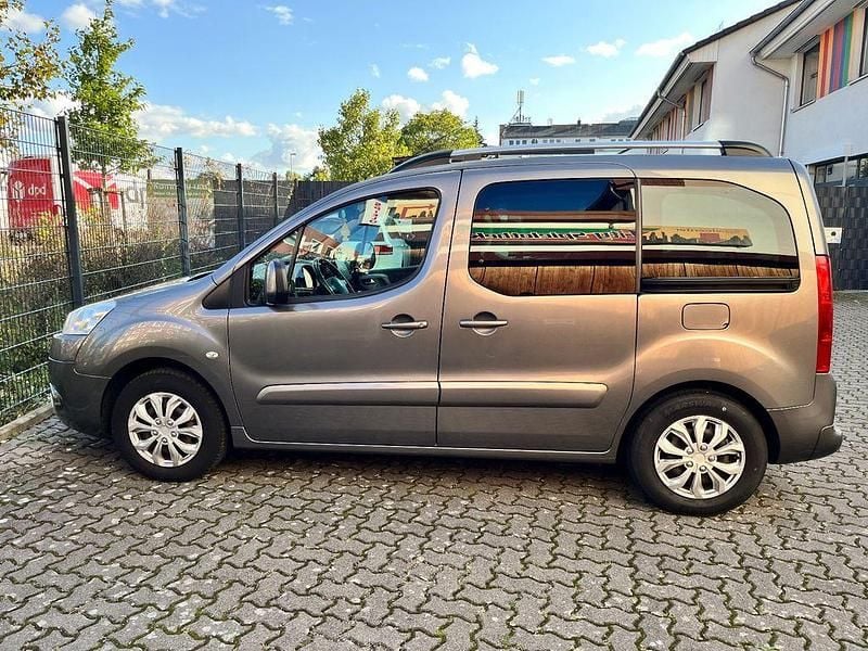 Gebraucht Peugeot Partner Tepee Family 120 PS (88 kW) 2012 Braun Van / Kleinbus