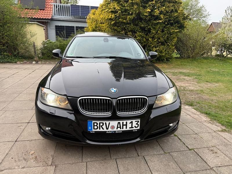 Gebraucht BMW 330 245 PS (180 kW) 2011 Schwarz Limousine