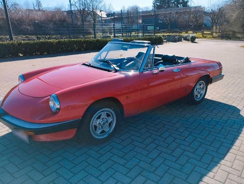 Gebraucht Alfa Romeo Spider 126 PS (92 kW) 1984 Rot Cabrio