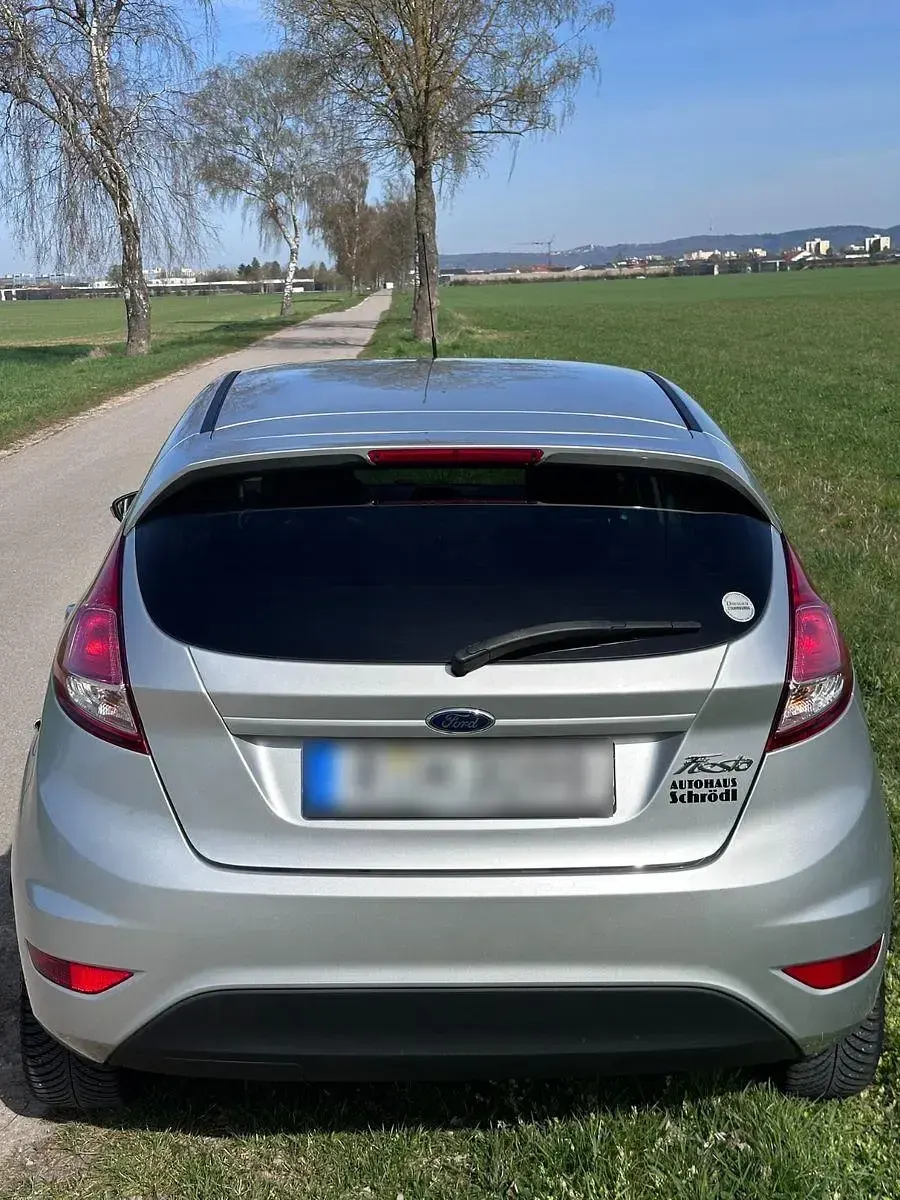 Gebraucht Ford Fiesta Trend 75 PS (55 kW) 2015 Silber Kleinwagen