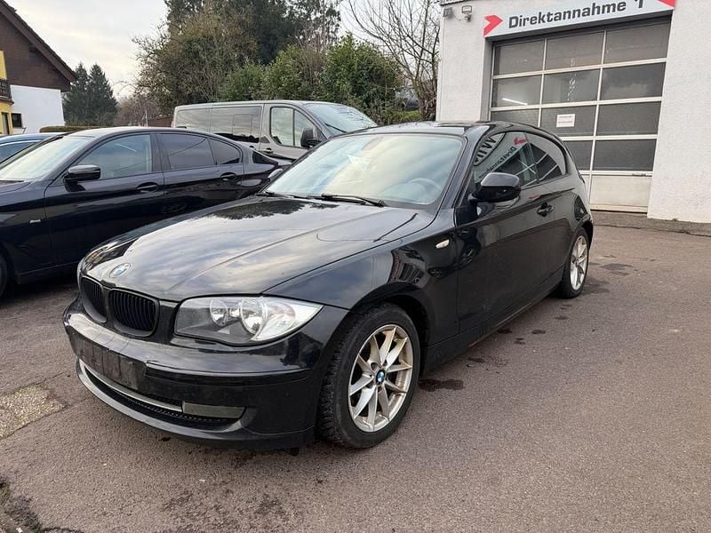 Gebraucht BMW 118 Advantage 143 PS (105 kW) 2011 Schwarz Kleinwagen