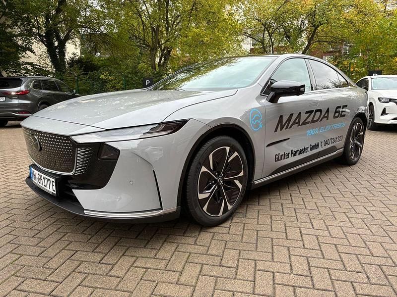 Grau Neu 2025 Mazda 6e Takumi-Line Limousine | 42.490 € (Guter Preis) - Bild 1/4