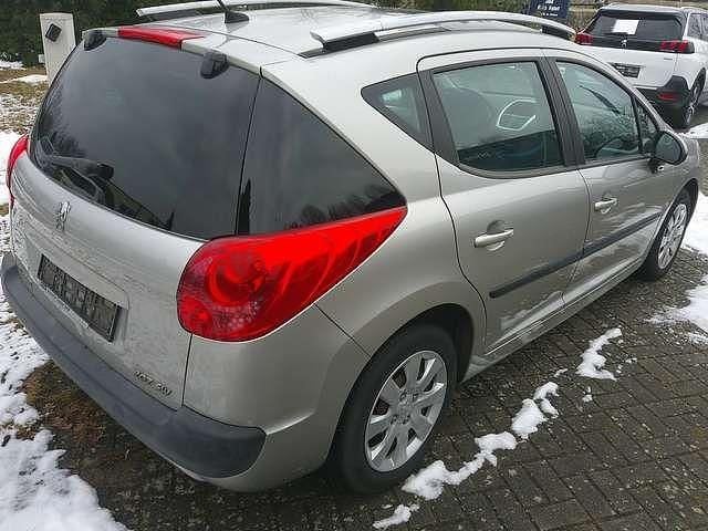 Gebraucht Peugeot 207 Tendance 73 PS (53 kW) 2008 Aschgrau/metalliclackierung Kombi