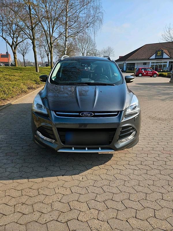 Gebraucht Ford Kuga Titanium 179 PS (131 kW) 2015 Grau SUV