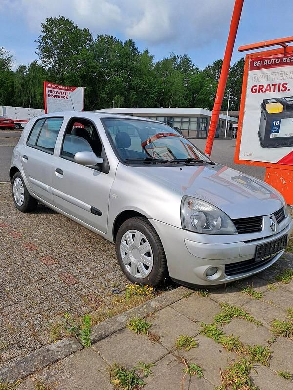 Silber Gebraucht 2005 Renault Clio II Kleinwagen | 2.300 € (Fairer Preis) - Bild 1/4