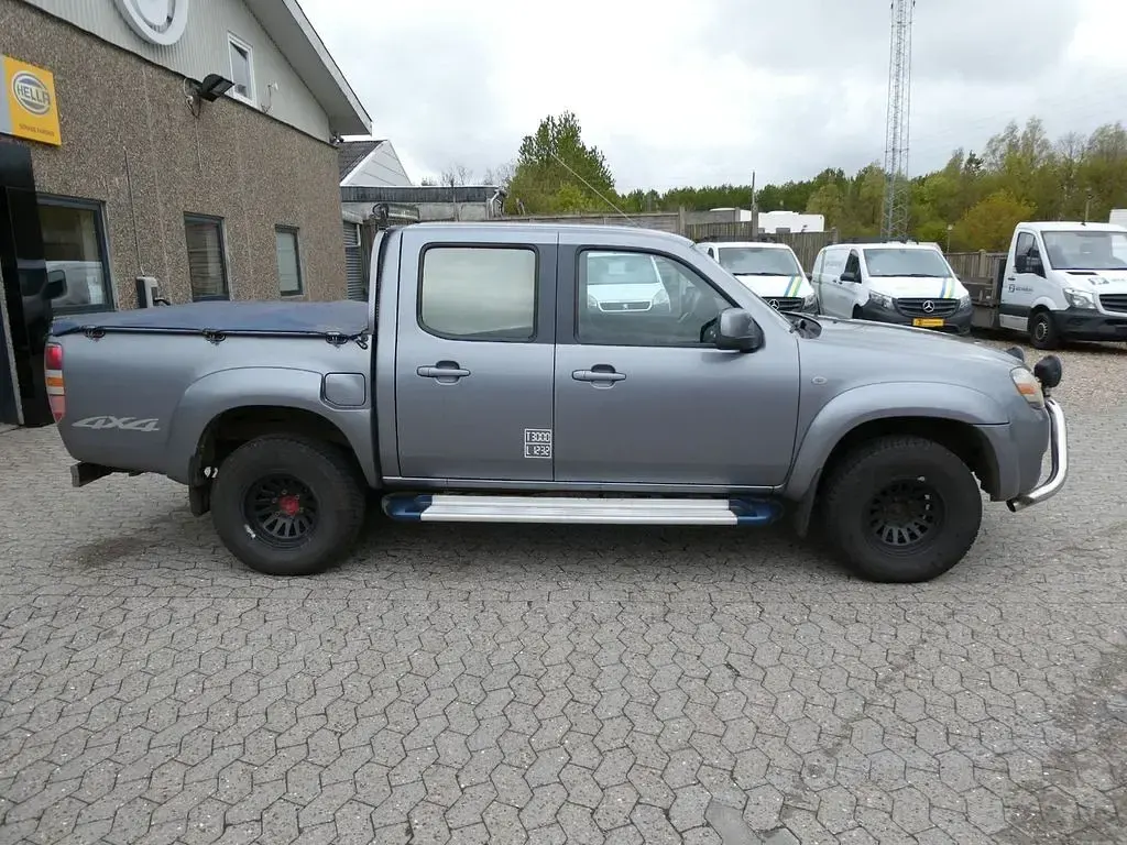Używany Mazda BT-50 143 KM (105 kW) 2008 Szary Pickup