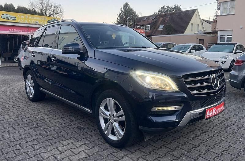 Gebraucht Mercedes ML350 258 PS (189 kW) 2014 Blau SUV