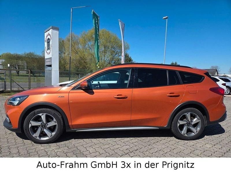 Używany Ford Focus Active 150 KM (110 kW) 2019 Pomarańczowy Sedan/Limuzyna